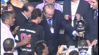 Lucas Levanta a Taça Agora eh Comemorar  São Paulo Campeão da Copa SulAmericana 2012 [upl. by Ahsoek563]