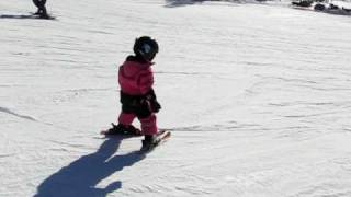 Klara 3 år åker slalom [upl. by Allix558]