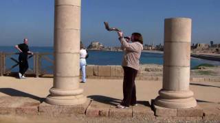 Linda playing sounding blowing Shofar in Israel Part 1 of 2f4v Expert Jerusalem Israel rams horn [upl. by Howes]