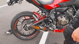 MAGNIFIQUE MT07 AKRAPOVIC QUI CRACHE 🔥 [upl. by Boelter119]