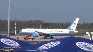 Air Force Two  USAF C32A 990033 and John Kerry  Takeoff  Hamburg Airport [upl. by Aicilif]