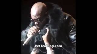 R Kelly acting up in CONCERT 🙀 HIDE YO AUNTS GRANDMAS amp MOTHERS [upl. by Marve]