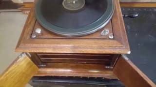 A Working 1916 Victor Model VVIV Phonograph [upl. by Kreg]