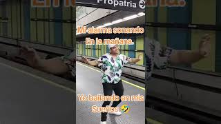 Mi alarma sonando y yo bailando [upl. by Harias398]