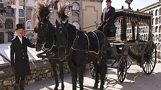 Barcelona ofrece funerales de época con carrozas fúnebres [upl. by Plato]