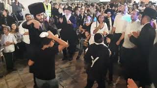 😳✡Judíos ortodoxos bailando en el Muro de los Lamentos Kotel en Jerusalén Israel 🇮🇱 [upl. by Uon]