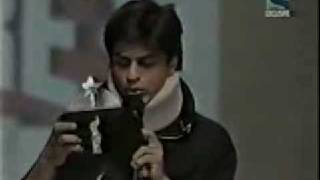 Filmfare Awards 200102 SRK Presents Critics Best Actress [upl. by Feldt]