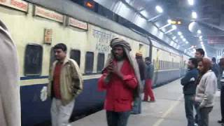 Dehradun Shatabdi arriving New Delhi PF16 2 hrs late [upl. by Shanta19]