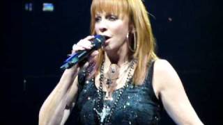 Reba  The Night the Lights Went Out in Georgia  Buffalo NY  101610 [upl. by Londoner]