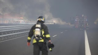 Bologna un tir esplode in autostrada il videoracconto [upl. by Oirelav]