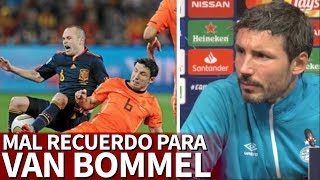 A Van Bommel le preguntan por Iniesta y la final de 2010 y no le hace ni pizca de gracia [upl. by Klatt]