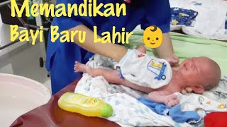 Memandikan bayi baru lahirNewborn [upl. by Nellahs]