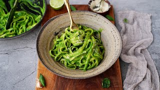 Green Spinach Pasta Sauce Quick amp Easy [upl. by Glaudia272]