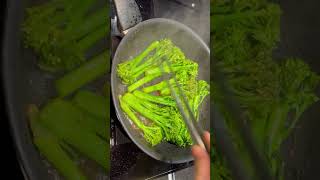 Sautéed Broccolini with garlic and oyster sauce so easy ready for 6minsbrócoli brocoli easy [upl. by Cathy]