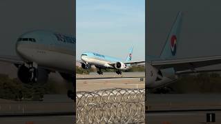 Korean Air 005 Heavy Boeing 777 arrives at Las Vegas LAS  HL8250  planespotting [upl. by Aihsinat743]