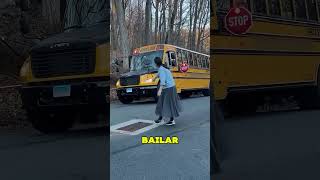 Empezó a Bailar al ver el Autobús Escolar 😯❤️ [upl. by Iraam]