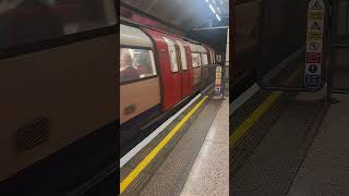 Jubilee line London Underground train arriving at Baker Street 23724 [upl. by Ahcsas]