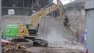 Bagger CAT 352 Abriss der letzten Gebäude [upl. by Jermaine]