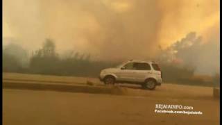 Béjaia Un incendie sest dangereusement rapproché de la RN 12 [upl. by Adara]