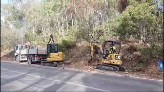 Scavo combinato con martellone Caterpillar 50 quintali  caterpillar 303 [upl. by Wie]