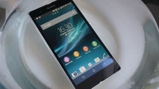 Обзор Sony Xperia Z review тесты игры вода дизайн ПО и пр [upl. by Nylyahs360]