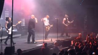 Broilers feat Thomas  Fackeln im Sturm live in Düsseldorf 15122012 [upl. by Hinkle]