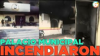 Grupo armado incendia la Presidencia Municipal de Benemérito de las Américas Chiapas [upl. by Retep]