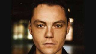 Tiziano Ferro  A Mi Edad [upl. by Brothers]