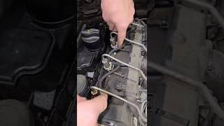 Fuel Injector Leaking 😫 Mercedes 220 CDI W204 [upl. by Ahseit]