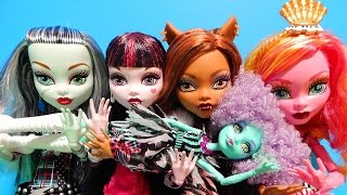 Monster High 17 Inch Frightfully Tall Ghouls Frankie Clawdeen amp Draculaura Dolls [upl. by Adelina]