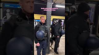 Berliner Polizei verhaftet Aktivistin 👮🏻‍♂️🚨 deutschland berlin [upl. by Euqinaj]