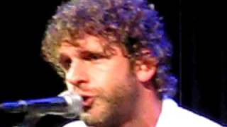 Billy Currington Must be doing something right [upl. by Nelleyram]