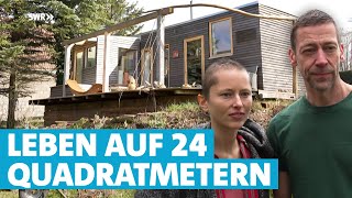 Selbstgebautes Tiny House im Wald ist quotabsoluter Luxusquot [upl. by Tat]