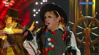 Platinette interpreta Boy George quotKarma Chameleonquot  Tale e Quale Show 13102017 [upl. by Tarra666]