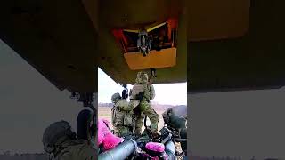 Mounting an M777 Howitzer onto a CH47 Chinook helicopter [upl. by Leihcim]