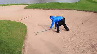 How to correctly rake bunkers [upl. by Lehcear]