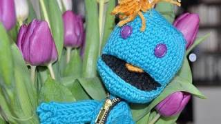 Häkeln  Sackboy  Teil 8  Fertig Kopf Arme und Beine annähen [upl. by Kcyred]