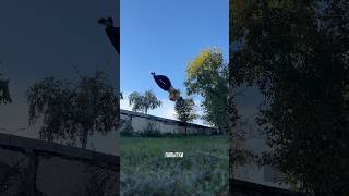 ДЕЛАЕМ ДВА ВИНТА НА УЛИЦЕ😳parkour shortvideo youtube youtubeshorts сальто pkfr pkfrtv [upl. by Ahseuqram]