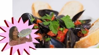 Come Pulire e Cuocere le Cozze  Ricetta Impepata di Cozze  Le Ricette di Alice [upl. by Lanny891]