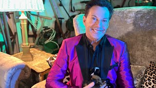 Gerard Joling  Twee Motten Officiële Videoclip [upl. by Hayashi]