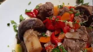 Beef de bourguignon Carne de vita pregătită după o rețetă franțuzească [upl. by Nytram]