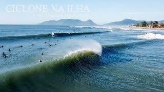 Ciclone na Ilha  Surf Clássico em Floripa [upl. by Atinal295]