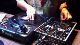 Beat4Battle 2014 skratch warmup at the Skratch PalaceDJ IQ of the Handroidz [upl. by Eerrehc]