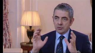 Gilles Botineau TF1 interviews Rowan Atkinson about Johnny English Reborn [upl. by Drawyeh]