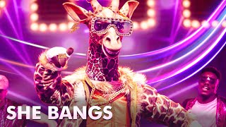 Giraf  ‘She Bangs’  The Masked Singer  Seizoen 4  VTM [upl. by Ynitsed]