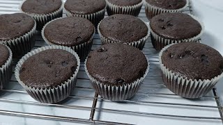 Super Easy Chocolate Cupcakes  Cupcakes With Chocolate Chips  Cupcakes [upl. by Lawan816]