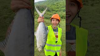 Survival Skills Grilled Big Fish survival camping outdoors shorts bushcraft funny food fish [upl. by Onez]