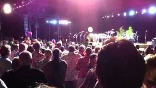 Jimmy Buffett falls off stage in Sydney Australia [upl. by Vacuva]