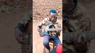 how to playguitar zour basscongolesegospel nigute wakwiga gucuranga zuru Mr Elia [upl. by Aihsad599]