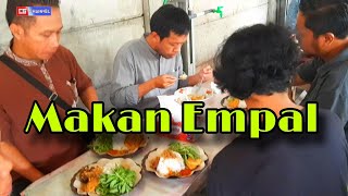 Makan Empal Goreng Surundeng [upl. by Aryamo550]